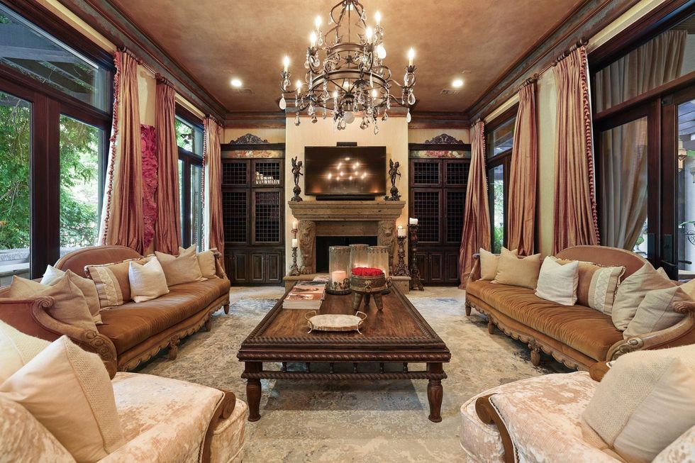 5007 Cedar Creek Drive living room