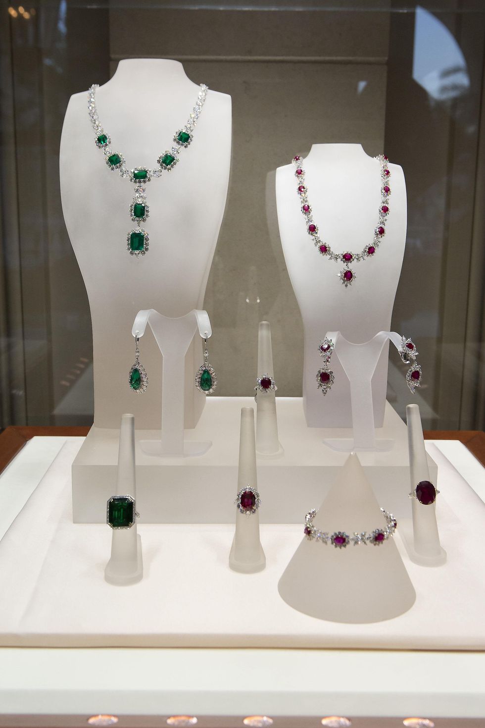 $500 million in jewels on display at a River Oaks mansion, putting ...