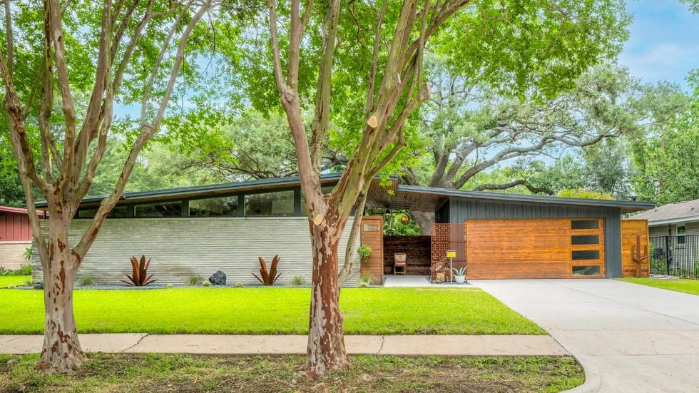 5206 Grape St. house in Houston
