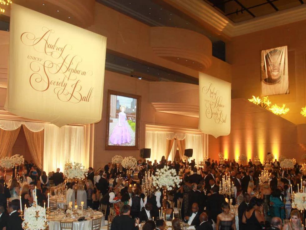 539 UNICEF Houston gala September 2013 crowd, venue