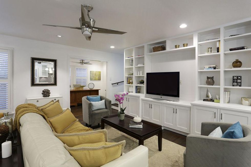 5902 Lake living room