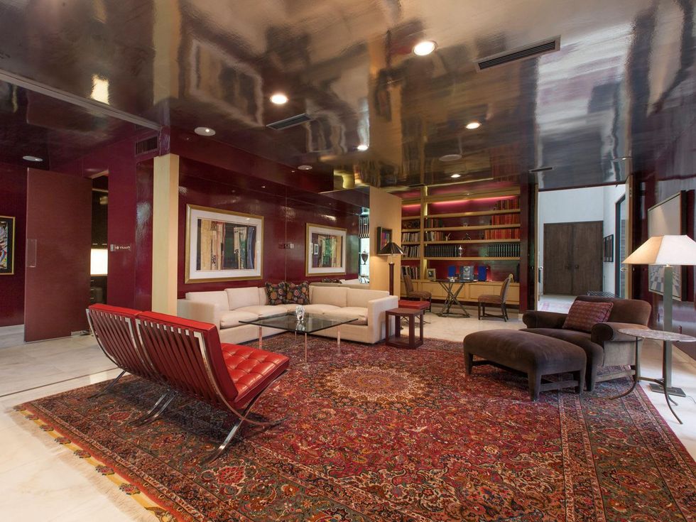 6 On the Market 10 S. Briar Hollow Lane No. 26 June 2014