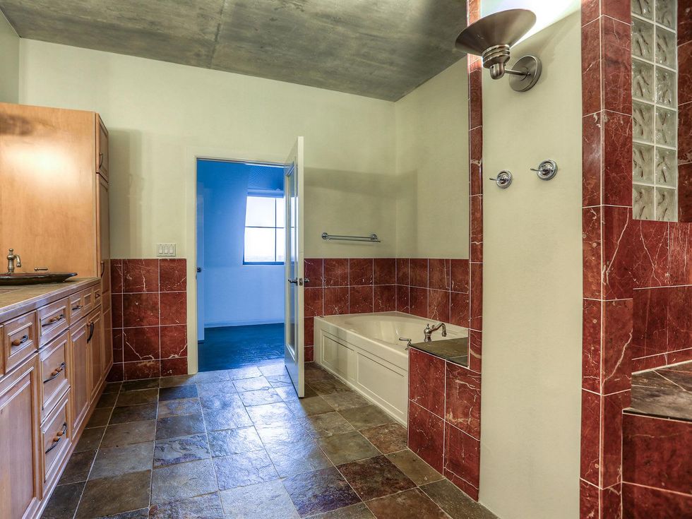 6 On the Market 1005 S. Shepherd Dr. No. 814 penthouse May 2014