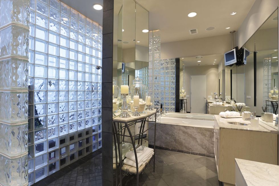 6 On the Market 1322 Dart July 2014