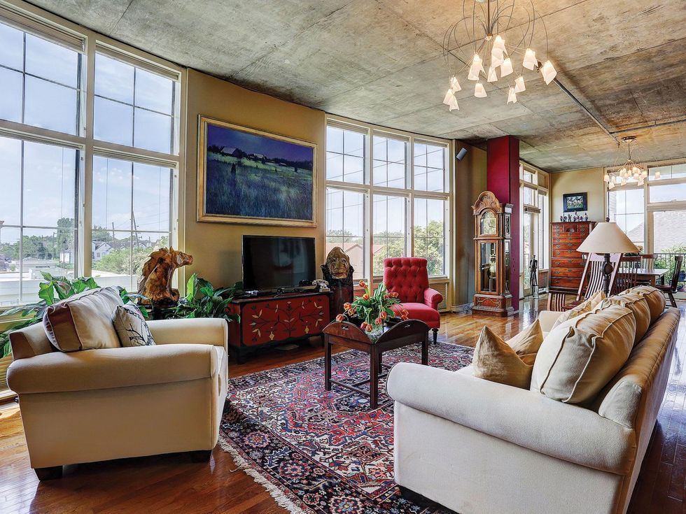 6 On the Market 1616 Fountain View No. 310 August 2014