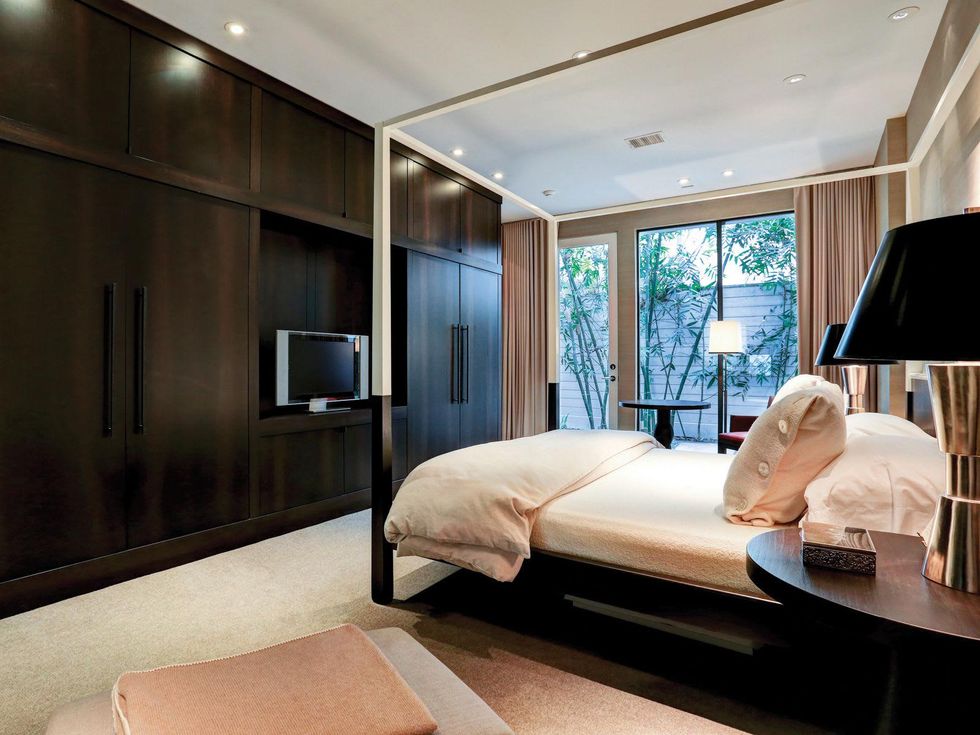 6 On the Market 2212 Salisbury St. River Oaks April 2015