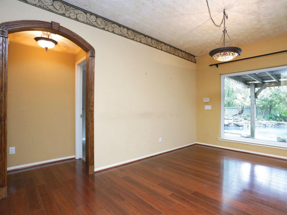 6 On the Market 39 Cottage Grove place The Woodlands April 2014