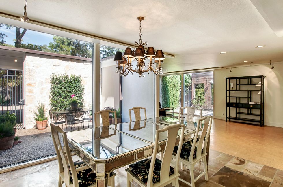 6 On the Market 411 Fall River The Walser House October 2014 Dining