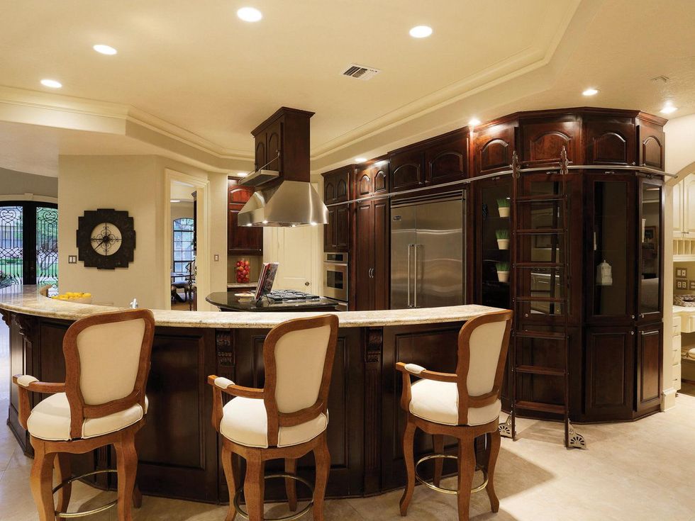 6 On the Market 4501 Magnolia St. May 2014