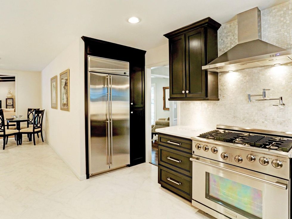 6 On the Market 5688 Green Tree Road December 2014