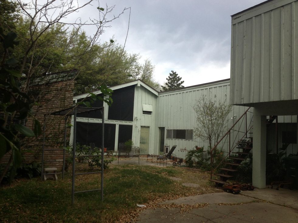 6 On the Market 9231 Fordshire before pics September 2014 back yard