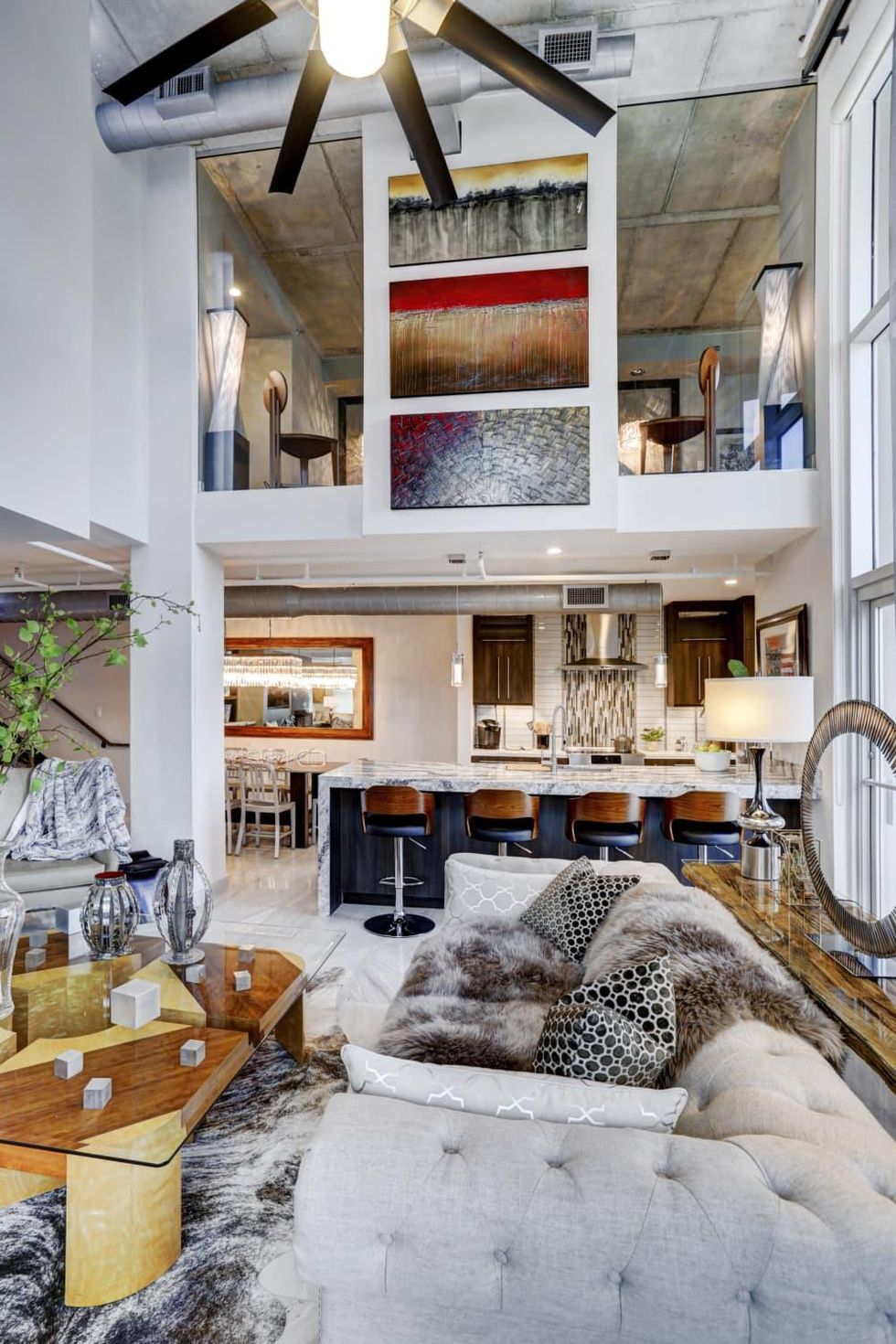 6007 Memorial, Great Room with view of second floor master suite