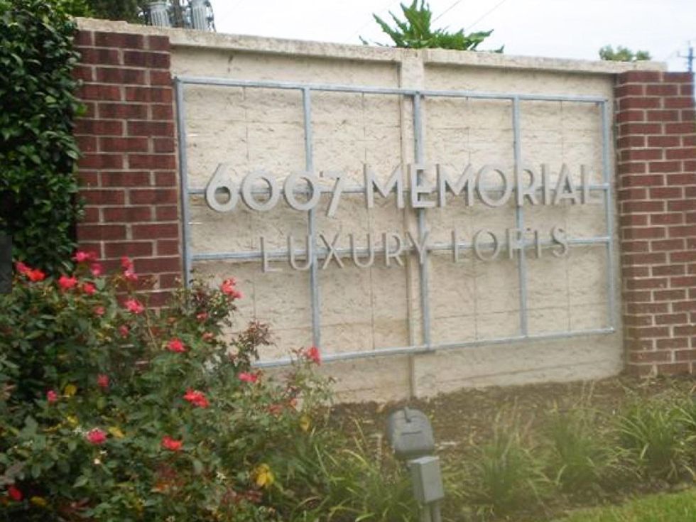 6007 Memorial Lofts sign
