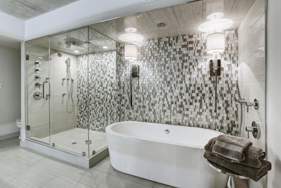 6007 Memorial, master bath