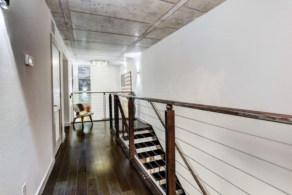 6007 Memorial, staircase