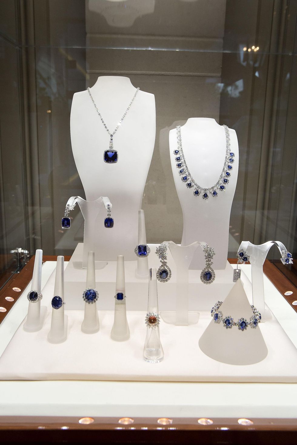 61 Sapphire and diamond jewelry at the Zadok Jewelry dinner November 2014