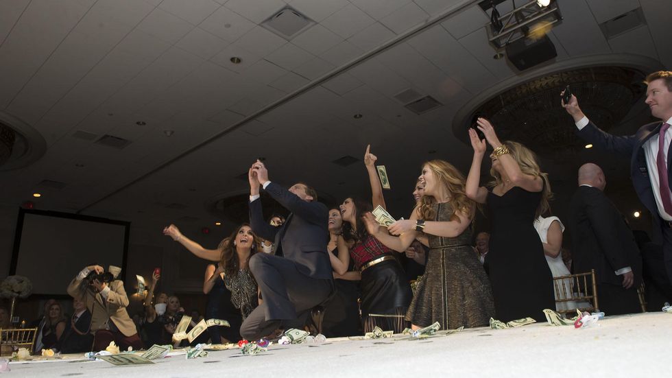 6989 The cheering crowd at Una Notte in Italia November 2014