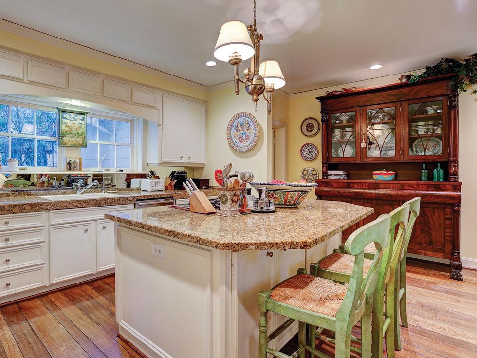 7 On The Market 1547 Kirby November 2014 kitchen