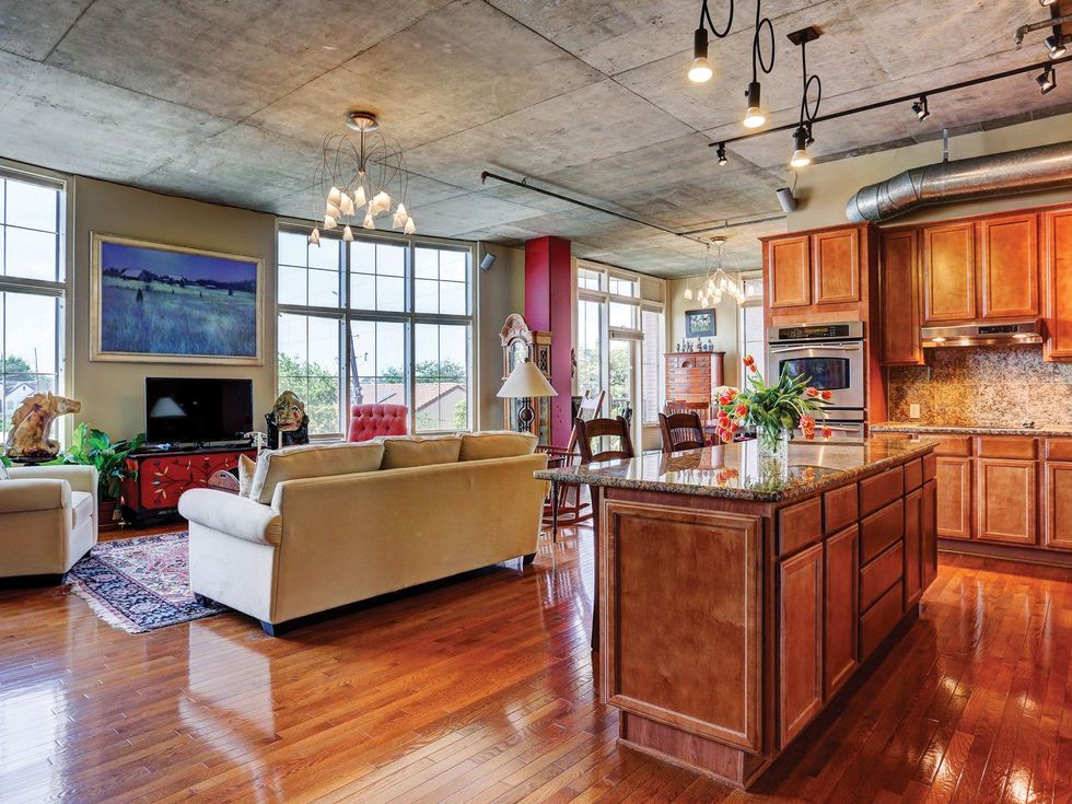 7 On the Market 1616 Fountain View No. 310 August 2014