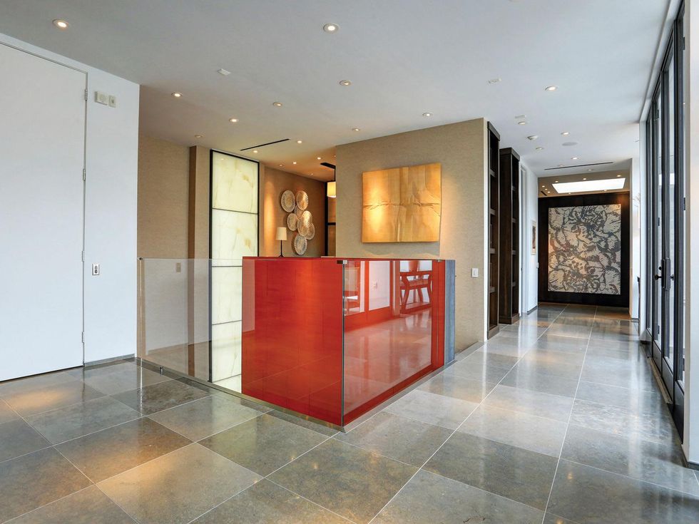 7 On the Market 2212 Salisbury St. River Oaks April 2015second-floor landing