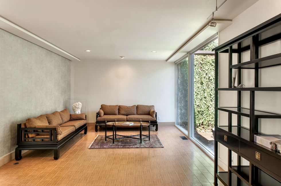 7 On the Market 411 Fall River The Walser House October 2014 Living