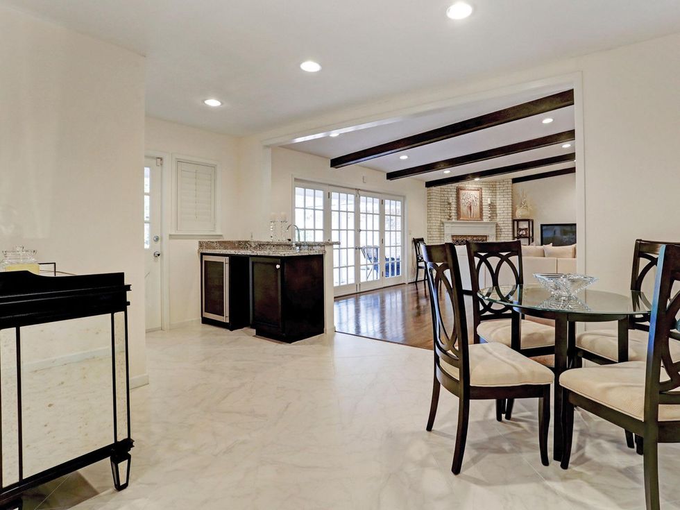 7 On the Market 5688 Green Tree Road December 2014