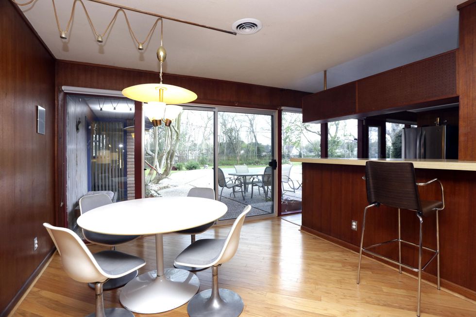 7 On the Market 9307 McAvoy March 2014