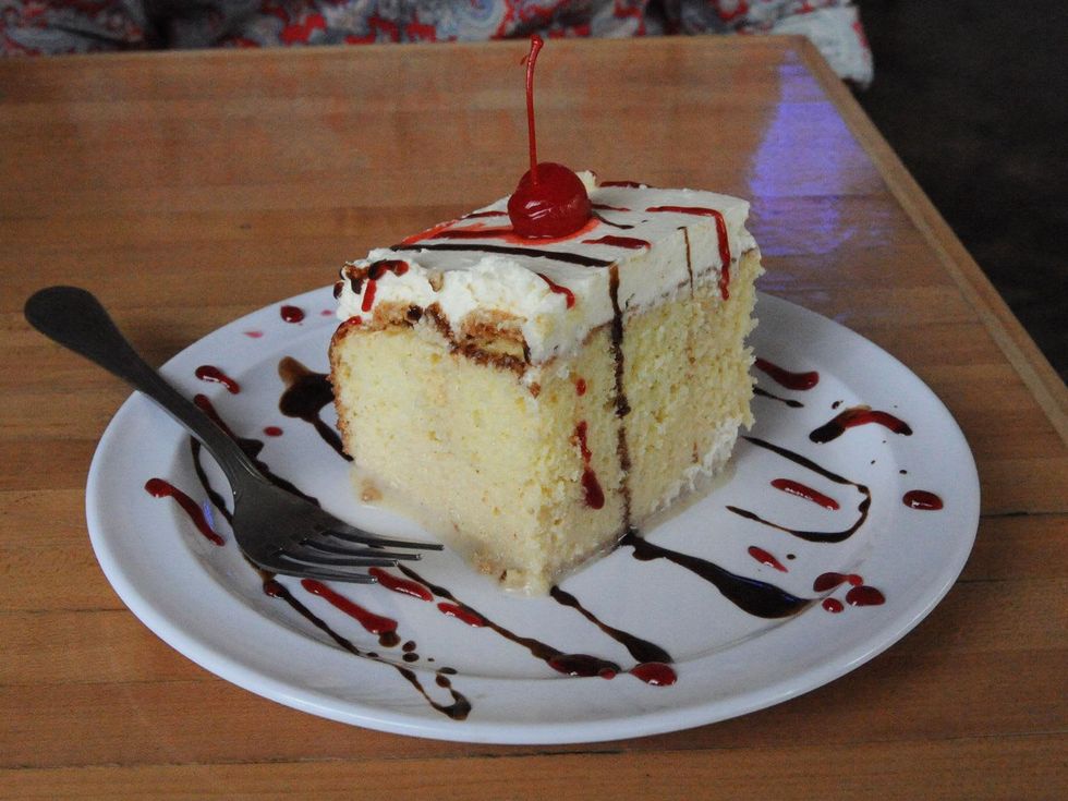 7 Red Ox Bar & Grill May 2014 cake