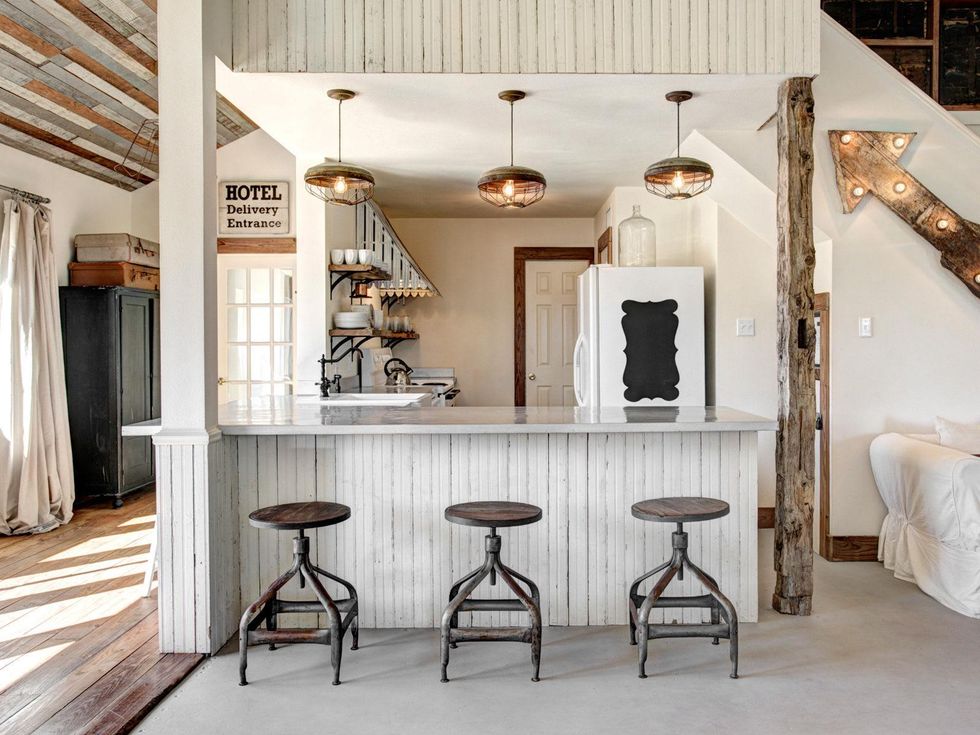 7 The Vintage Round Top house March 2014