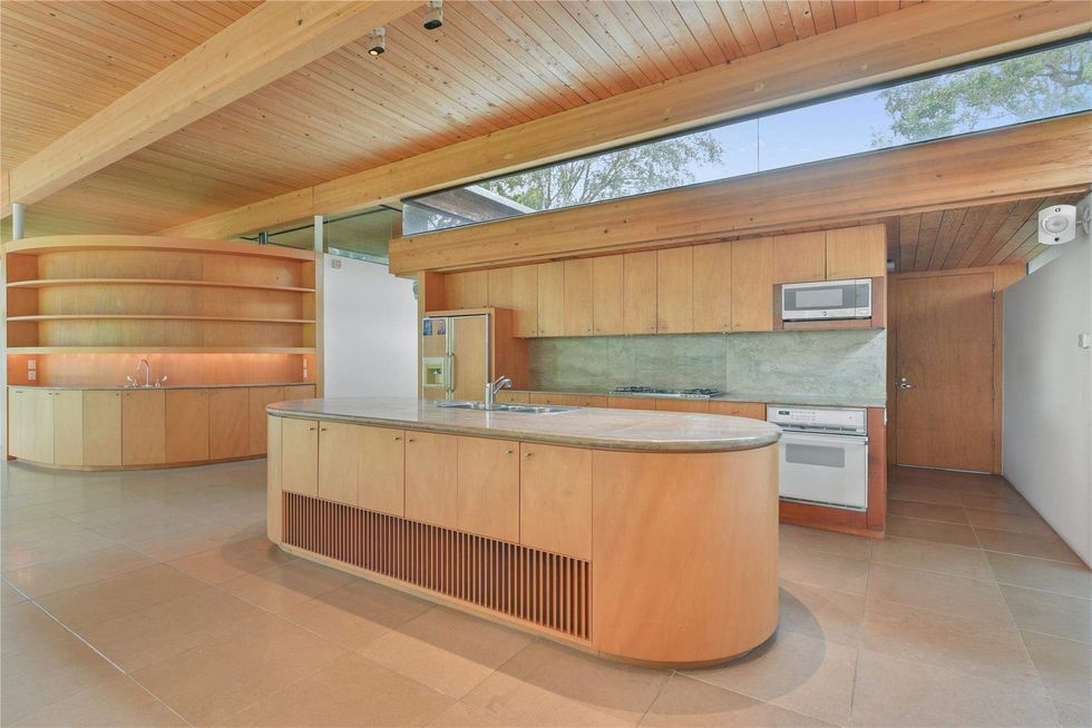 701 Mulberry Lane kitchen