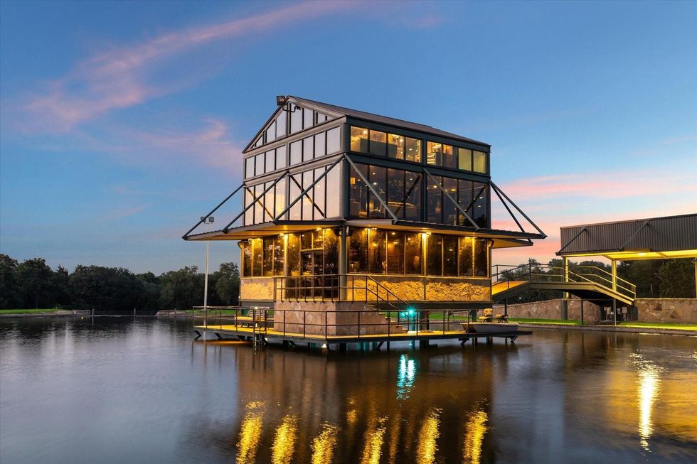 7310 FM 954 exterior