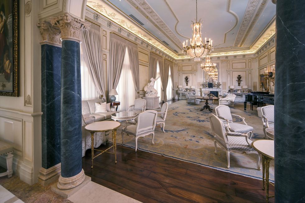 7387 On the Market 100 Carnarvon Chateau Carnarvon September 2014