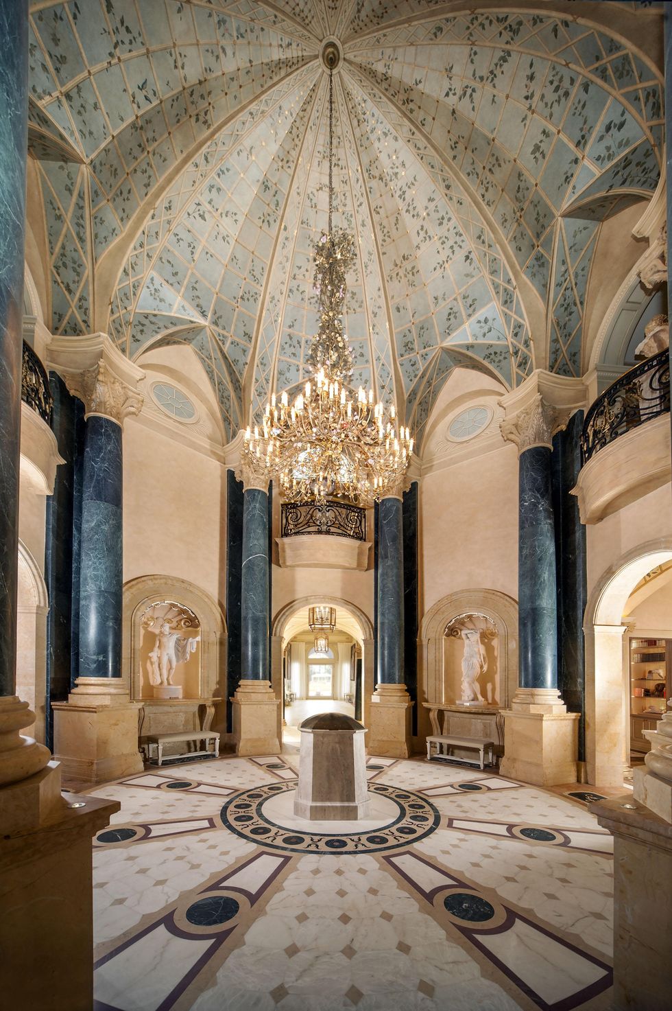 7429 4 On the Market 100 Carnarvon Chateau Carnarvon September 2014