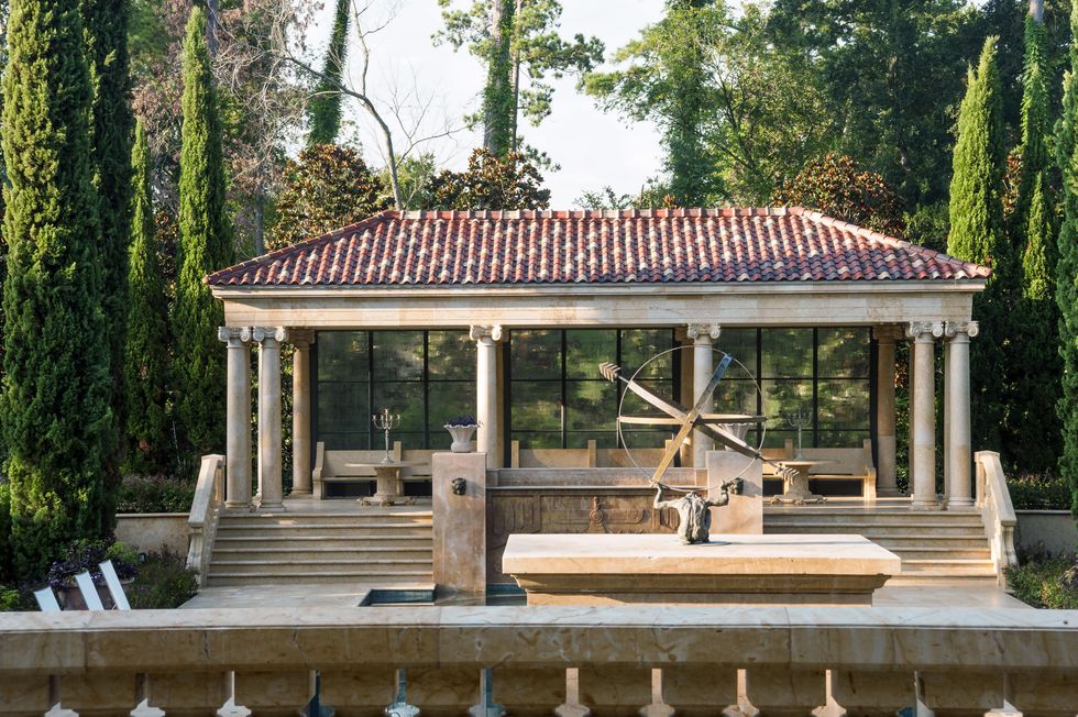 7520 On the Market 100 Carnarvon Chateau Carnarvon September 2014