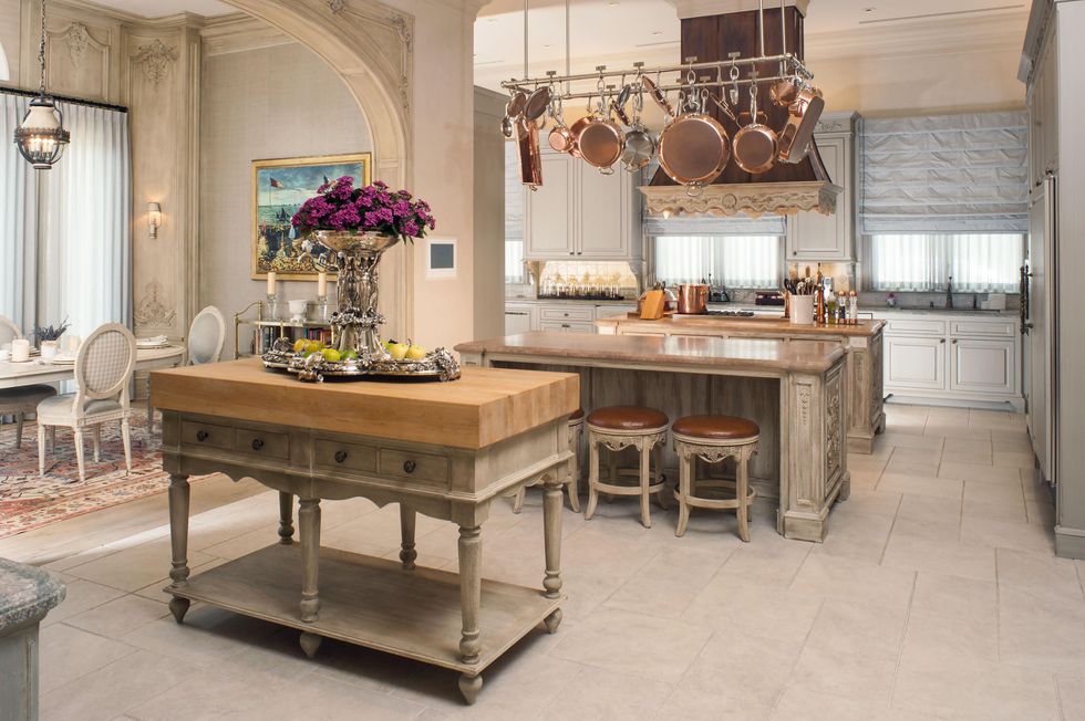 7572 On the Market 100 Carnarvon Chateau Carnarvon September 2014