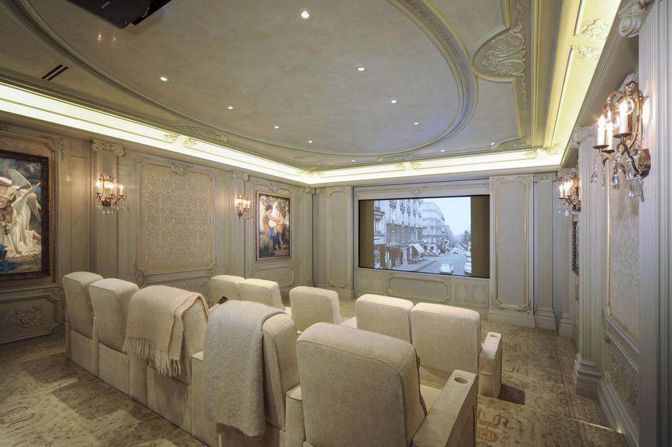 7659 On the Market 100 Carnarvon Chateau Carnarvon September 2014