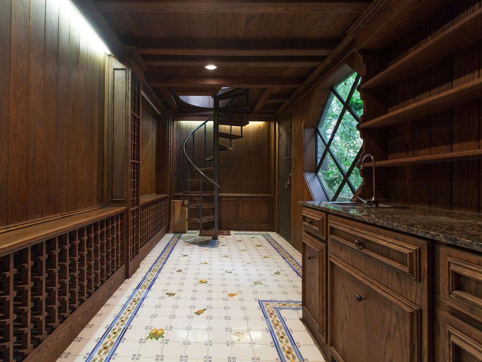 8 On the Market 10 S. Briar Hollow Lane No. 26 June 2014