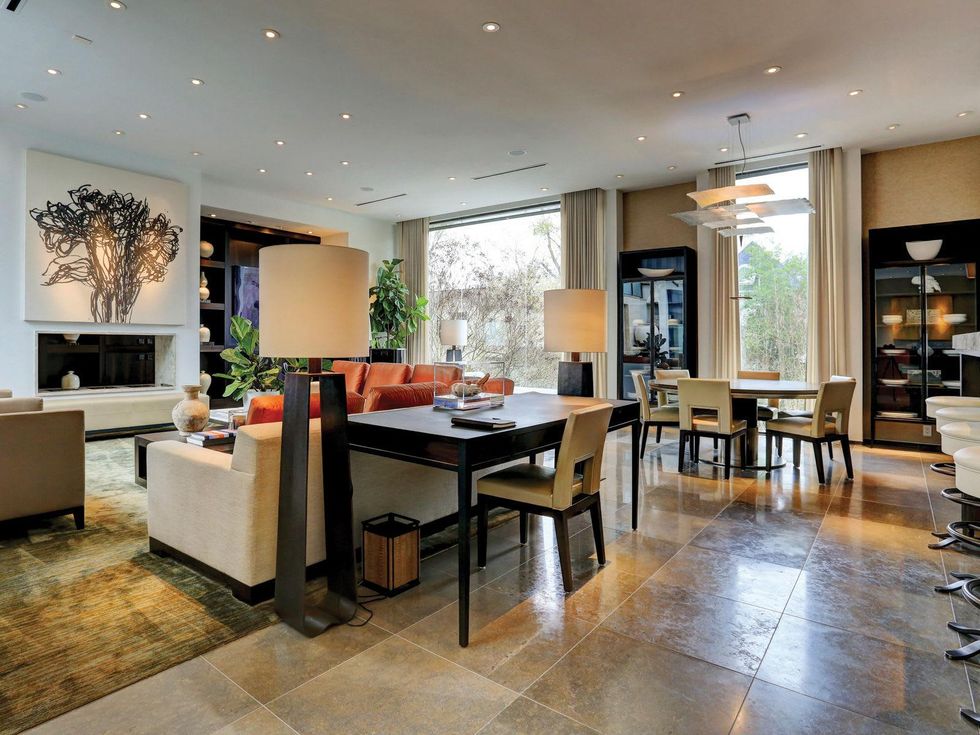 8 On the Market 2212 Salisbury St. River Oaks April 2015