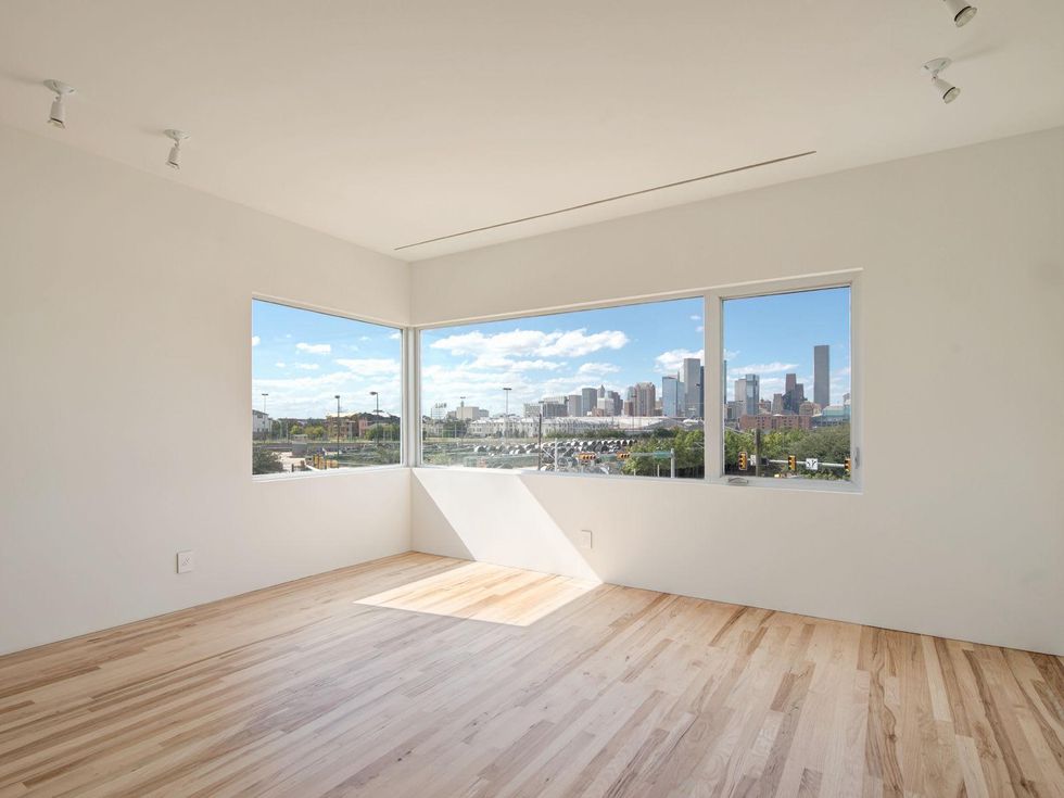 8 On the Market 3000 Hawkins St. December 2014 3000 Hawkins master 1