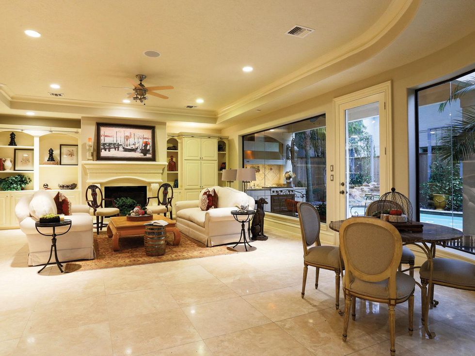 8 On the Market 4501 Magnolia St. May 2014