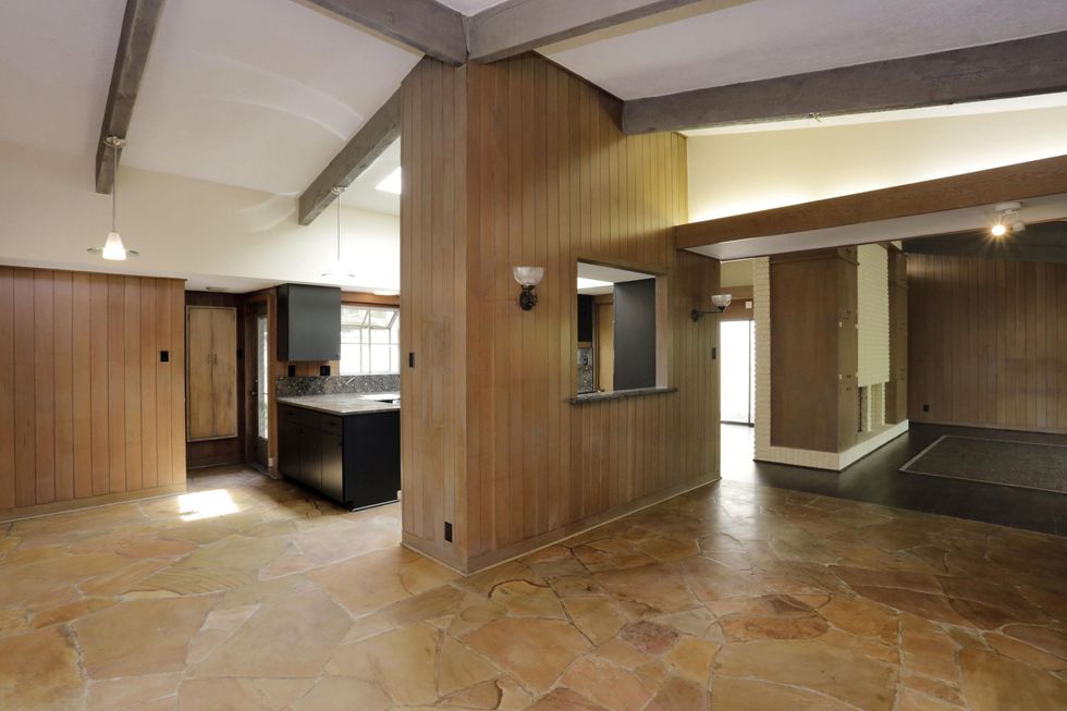 8 On the Market 5102 Jackwood St. April 2014 breakfast area