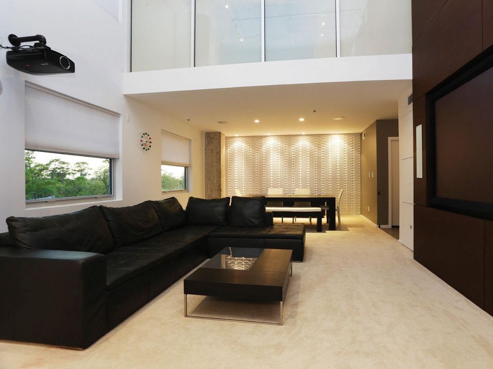 8 On the Market 6007 Memorial Drive No. 401 April 2014