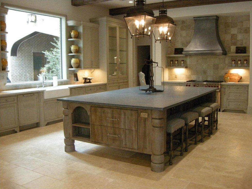 8 On the Market 622 Saddlewood April 201