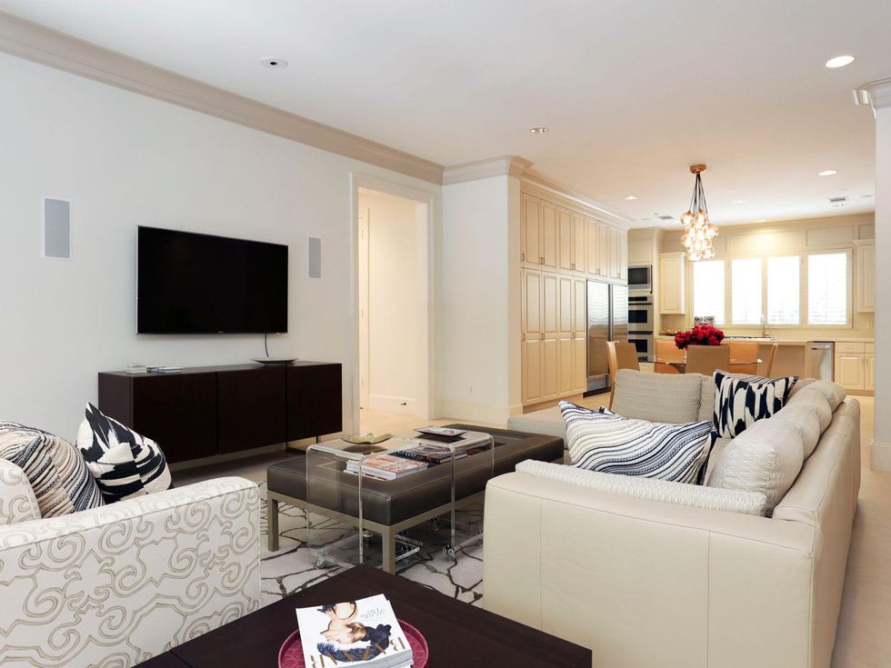 8 On the Market 8607 Pasture View Lane February 2014