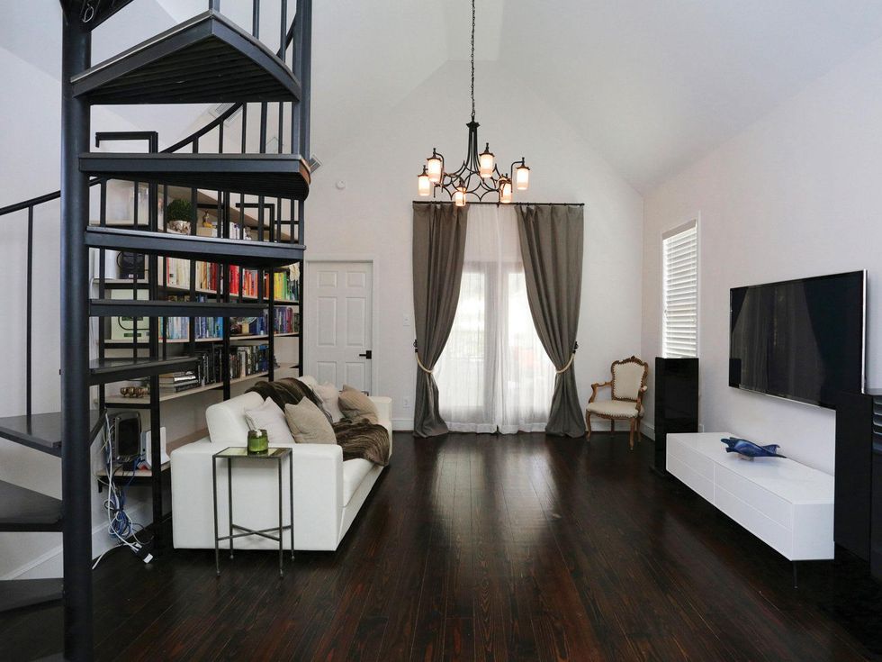 8 On the Market 922 St. Woodland February 2015