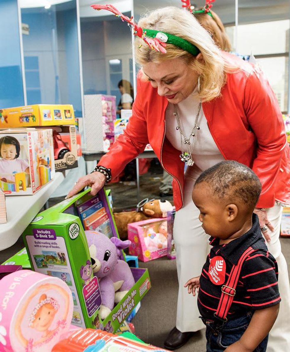 8 Santa at Texas Children's Hospital December 2013 Sidney Faust