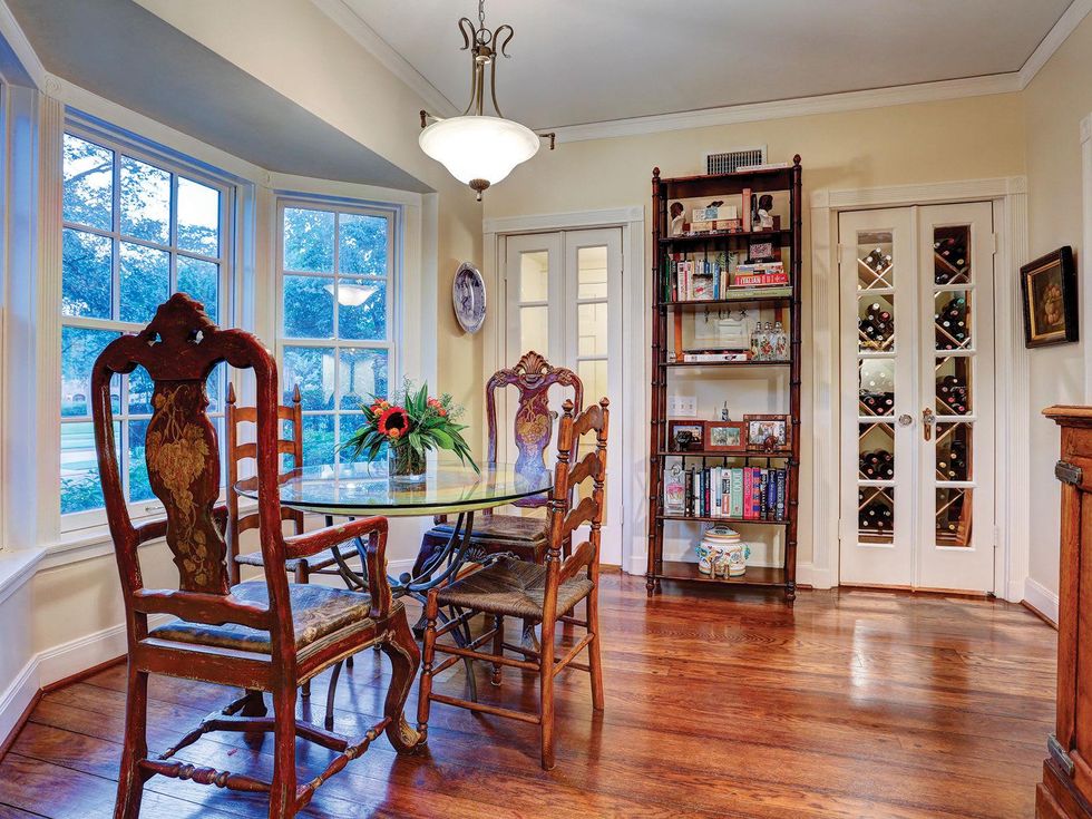 9 On The Market 1547 Kirby November 2014 breakfast nook off kitchen