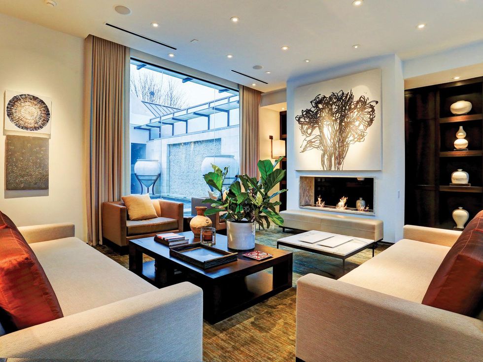 9 On the Market 2212 Salisbury St. River Oaks April 2015