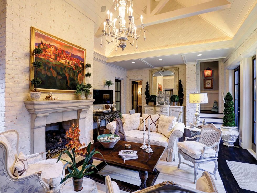 9 On the Market 2216 Chilton Road January 2015