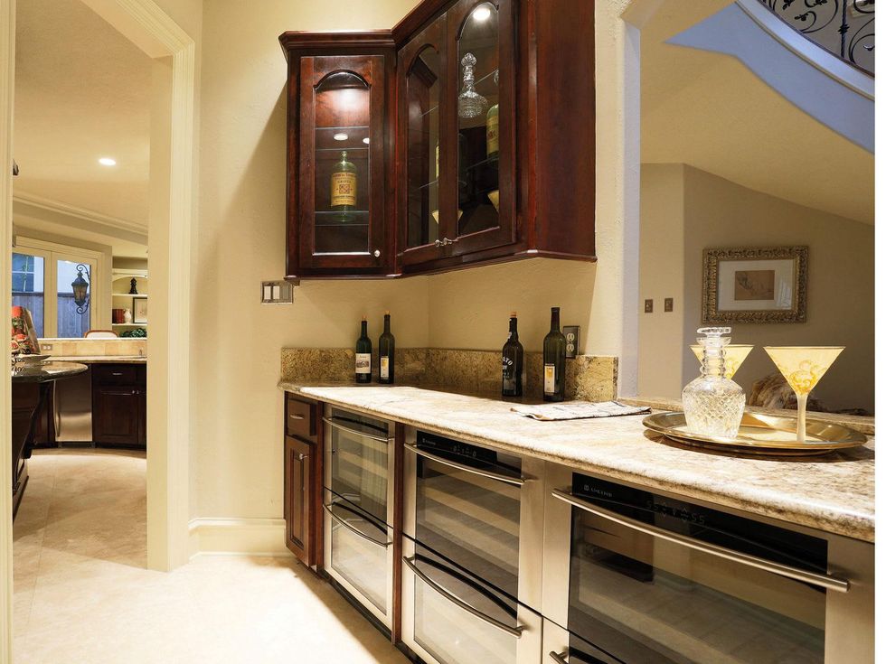 9 On the Market 4501 Magnolia St. May 2014